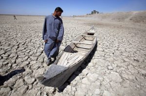 تناقص الموارد المائية يزيد التصحر في جنوب العراق 