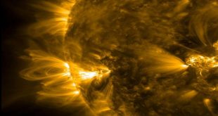 الشمس والنجوم هي مصدر الفوتونات على الأرض، لكن الأخيرة تملك غلافا جويا يحميها من الأشعة الضارة (رويترز)