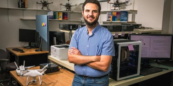 وليد سعد: "بإمكاننا بالفعل التغلب على بعض قيود الشبكات الحالية، وإطلاق عصر جديد كليًا للشبكات اللاسلكية. إنها استراتيجية رابحة للطرفين في مجالي التطور اللاسلكي والذكاء الاصطناعي".

المصدر:
صورة من بيتر مينز لجامعة فرجينيا للتكنولوجيا.