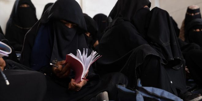 مجموعة من النساء اليمنيات النازحات - المصدر: IOM