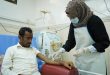 شاب يتلقى العناية في احد مراكز الغسيل الكلوي في اليمن - مصدر الصورة منظمة الصحة العالمية.
